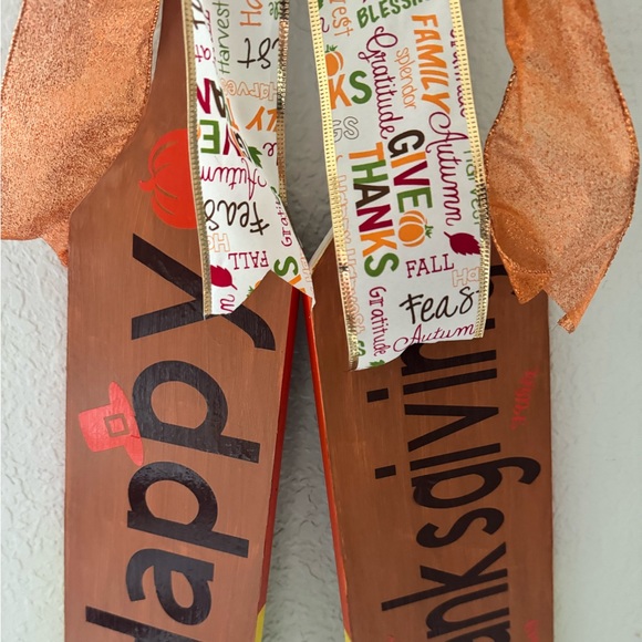 Reversible Thanksgiving & Halloween wooden door hangerw/2 sets of Holliday bows. - Picture 3 of 12
